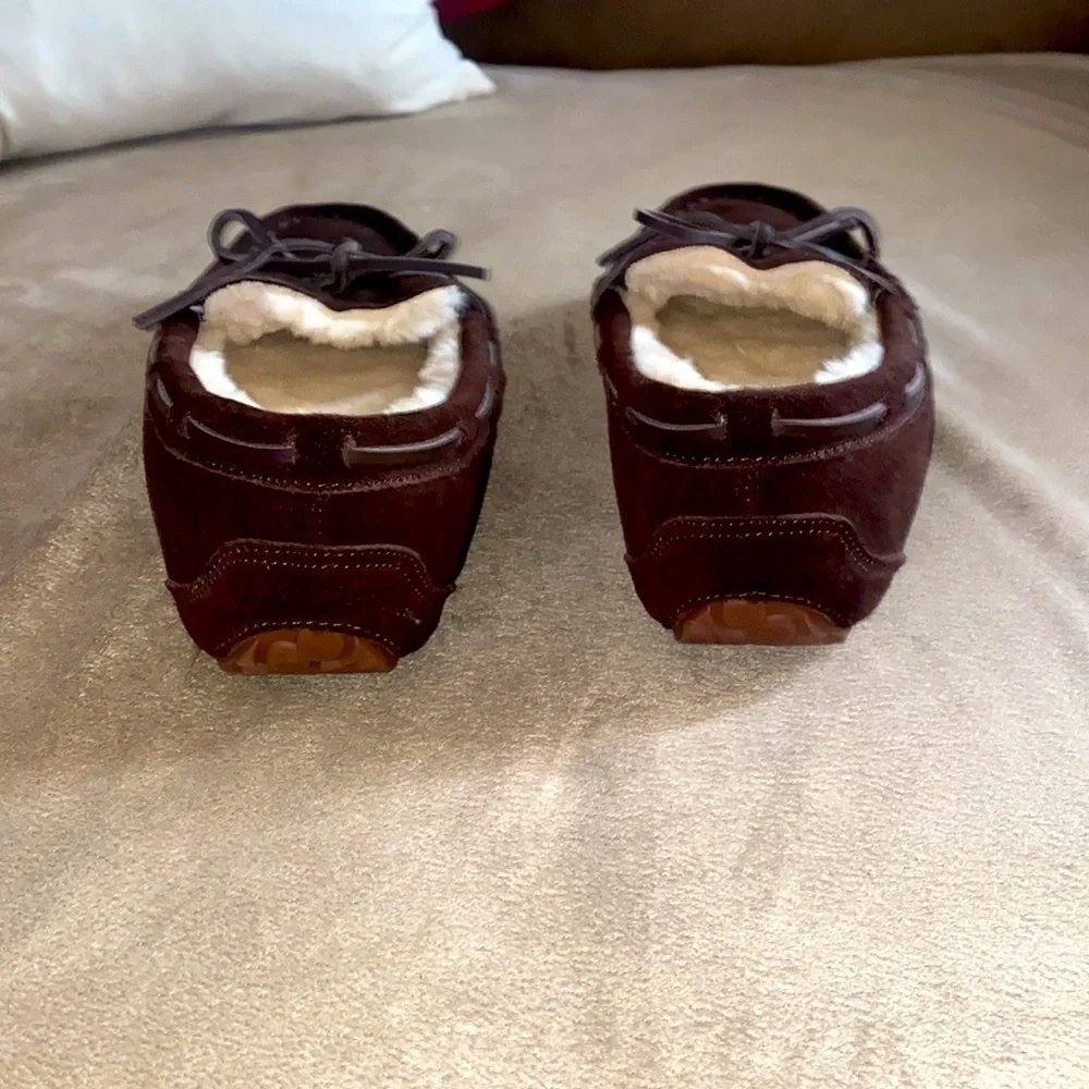 Dream Pairs Slippers- New